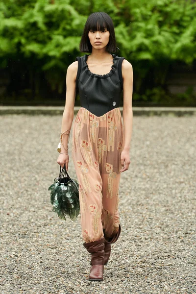 Look 7